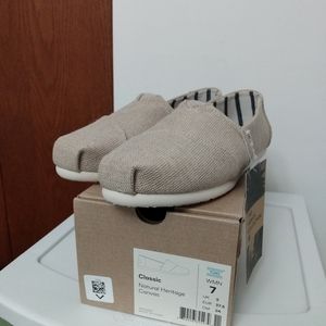 TOMS Classic Canvas Shoes Size 7 BNWT